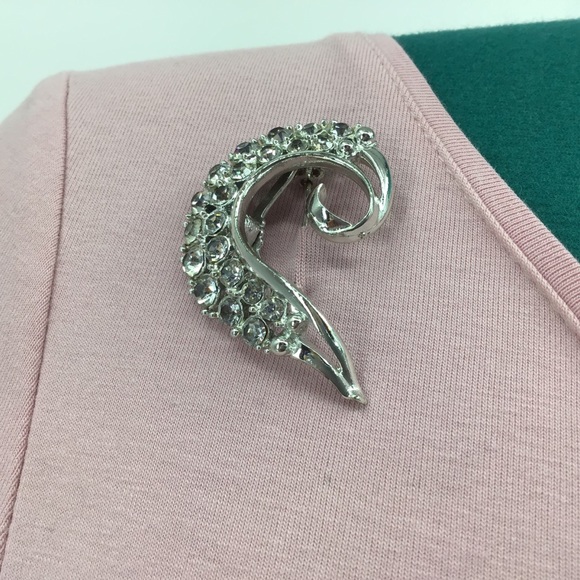 Vintage Comma-Shaped Rhinestone Costume Brooch - Picture 8 of 15